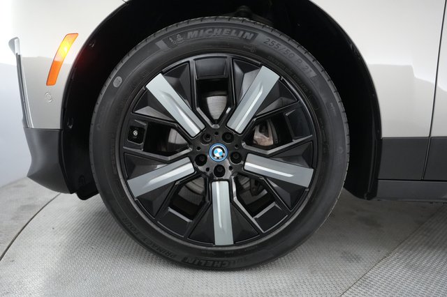2022 BMW iX — photo 15 of 20