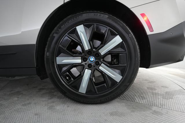 2022 BMW iX — photo 7 of 20
