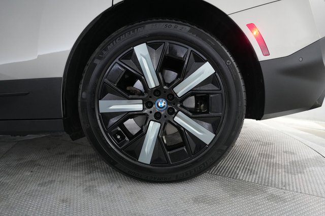 2022 BMW iX — photo 7 of 20