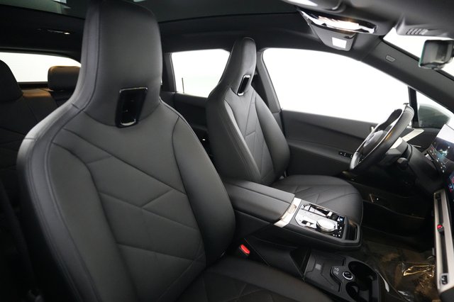 2022 BMW iX — photo 18 of 20