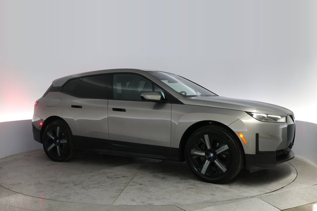 2022 BMW iX — photo 11 of 20
