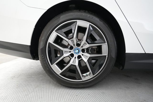 2024 BMW i5