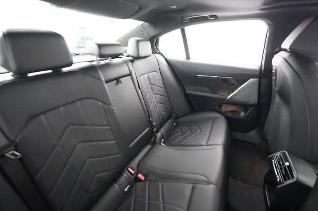 2024 BMW i5 — photo 4 of 20