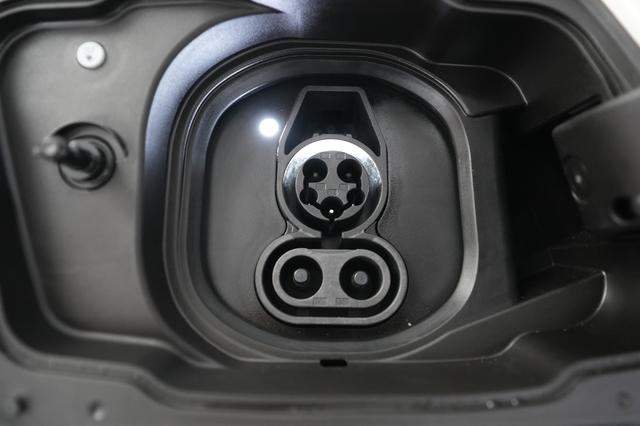 2024 BMW i5 — photo 8 of 20