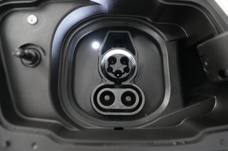 2024 BMW i5 — photo 8 of 20