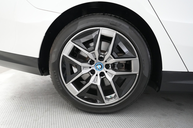 2024 BMW i5