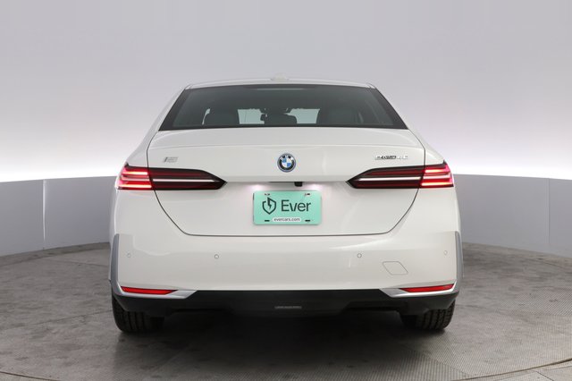 2024 BMW i5 — photo 12 of 20