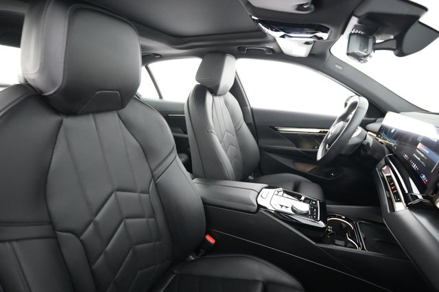 2024 BMW i5 — photo 18 of 20