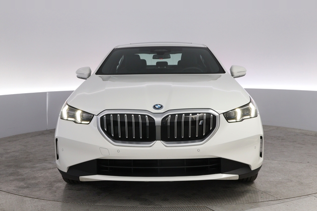 2024 BMW i5