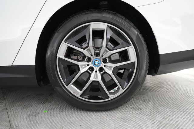 2024 BMW i5 — photo 7 of 20