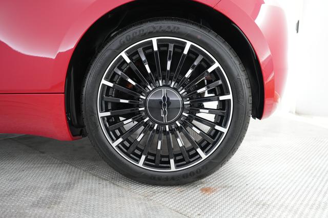 2024 Fiat 500e — photo 7 of 20