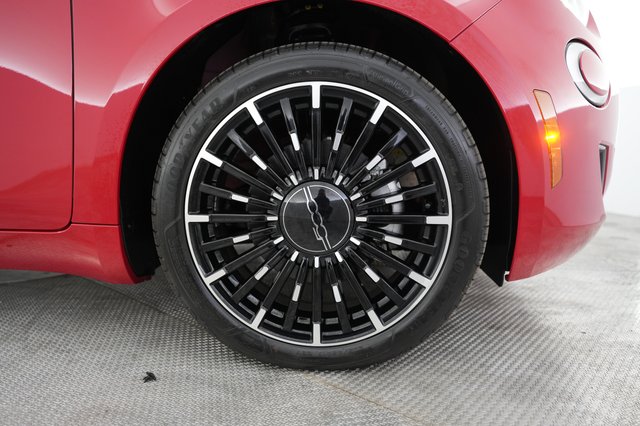 2024 Fiat 500e — photo 16 of 20