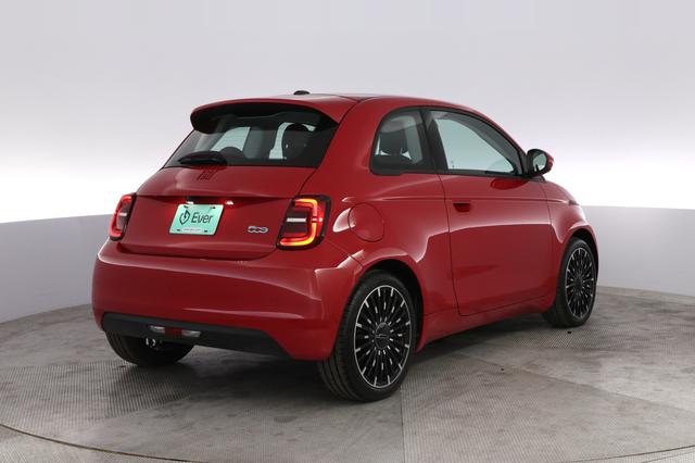 2024 Fiat 500e — photo 2 of 20