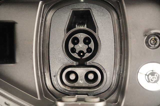 2024 Ford F-150 Lightning — photo 8 of 15