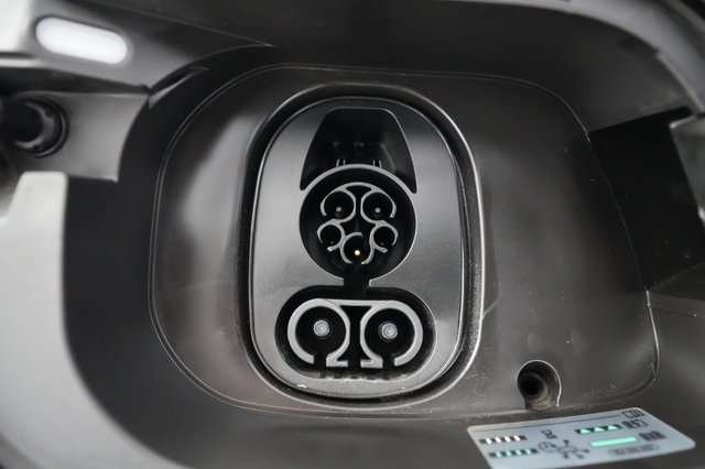 2024 Volkswagen ID.4 — photo 8 of 20