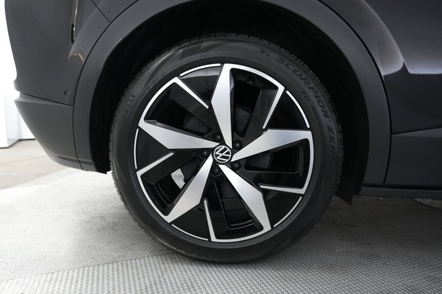 2024 Volkswagen ID.4 — photo 17 of 20