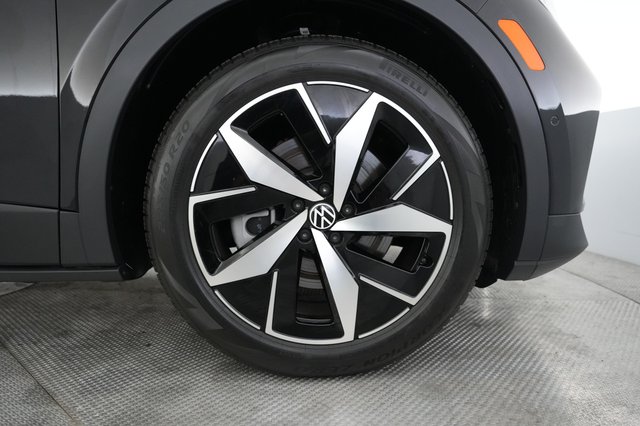 2024 Volkswagen ID.4 — photo 16 of 20
