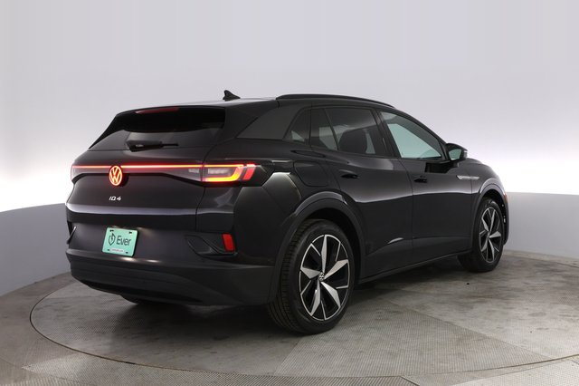 2024 Volkswagen ID.4 — photo 2 of 20