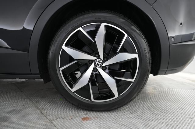 2024 Volkswagen ID.4 — photo 7 of 20