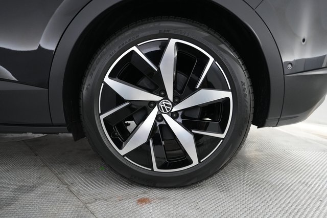 2024 Volkswagen ID.4 — photo 7 of 20