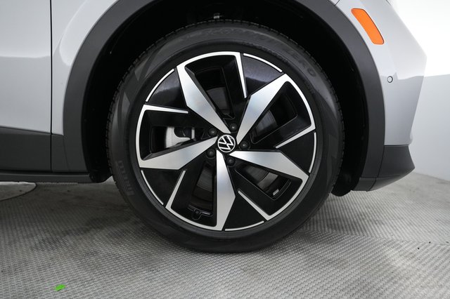 2024 Volkswagen ID.4 — photo 16 of 19