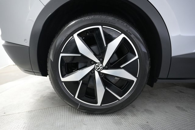 2024 Volkswagen ID.4 — photo 17 of 19
