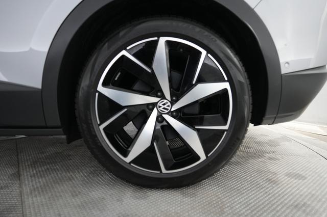 2024 Volkswagen ID.4 — photo 7 of 19