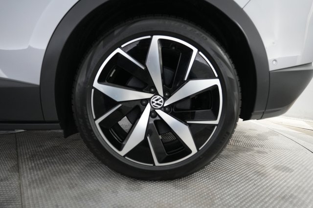 2024 Volkswagen ID.4 — photo 7 of 19