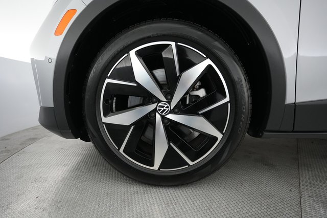 2024 Volkswagen ID.4 — photo 15 of 19