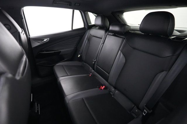 2024 Volkswagen ID.4 — photo 18 of 19