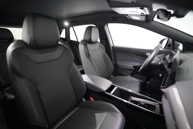 2024 Volkswagen ID.4 — photo 5 of 19