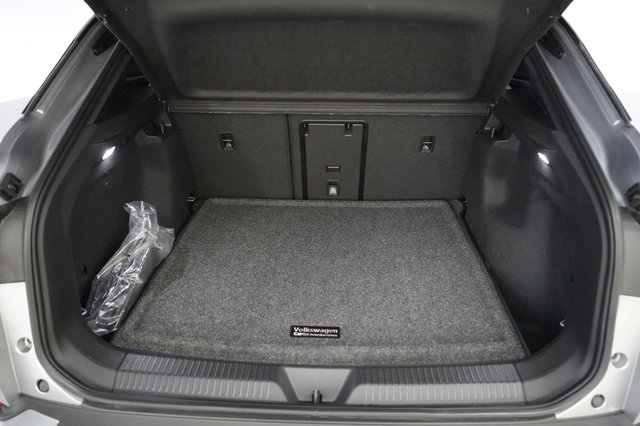 2024 Volkswagen ID.4 — photo 6 of 19