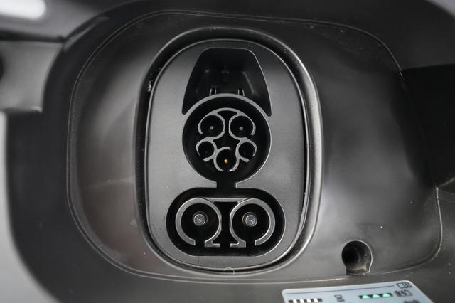 2024 Volkswagen ID.4 — photo 8 of 19