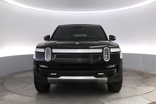 2024 Rivian R1S — photo 9 of 22