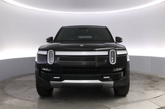 2024 Rivian R1S — photo 9 of 22