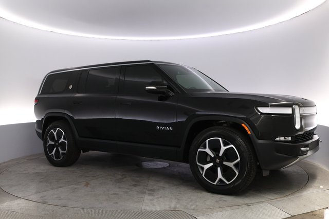 2024 Rivian R1S — photo 11 of 22