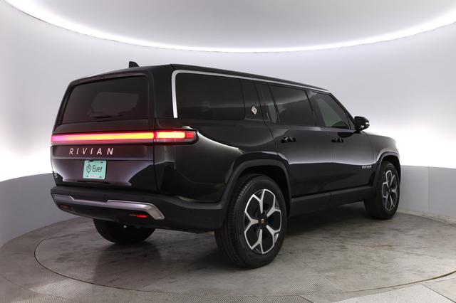 2024 Rivian R1S — photo 2 of 22
