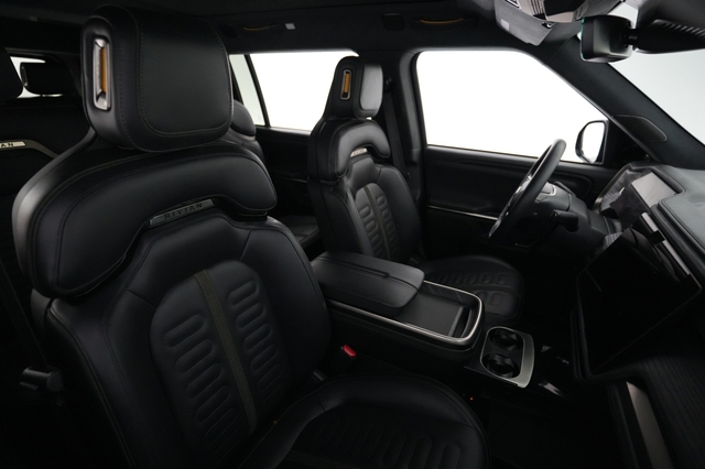 2024 Rivian R1S