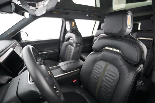 2024 Rivian R1S — photo 3 of 22