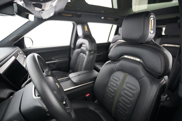 2024 Rivian R1S — photo 3 of 22
