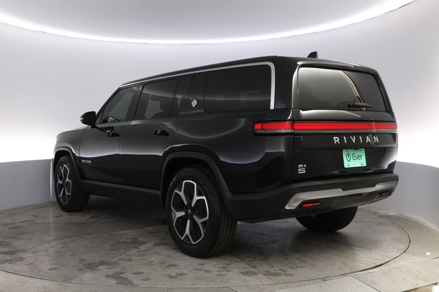 2024 Rivian R1S — photo 13 of 22