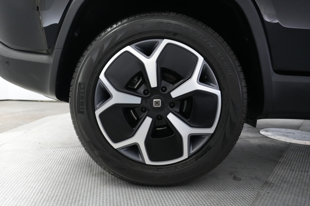 2024 Rivian R1S
