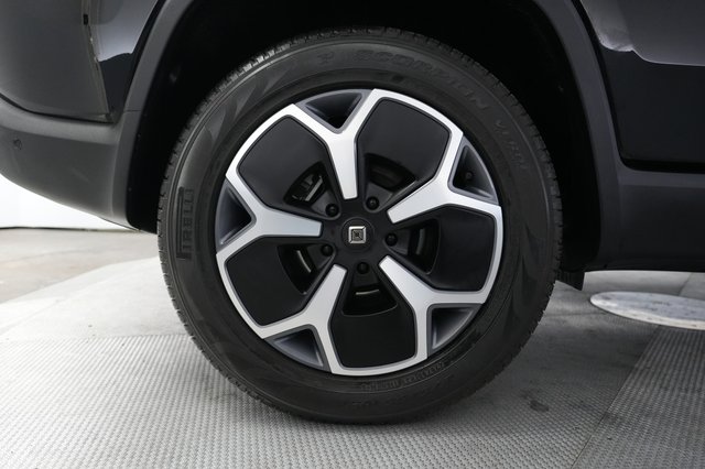 2024 Rivian R1S — photo 16 of 22