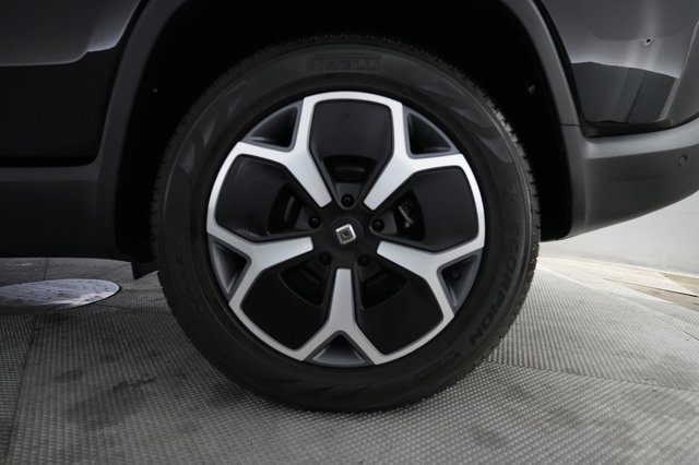 2024 Rivian R1S — photo 7 of 22