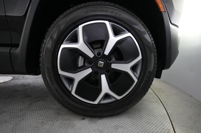 2024 Rivian R1S