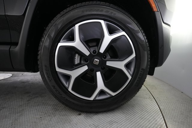 2024 Rivian R1S — photo 15 of 22