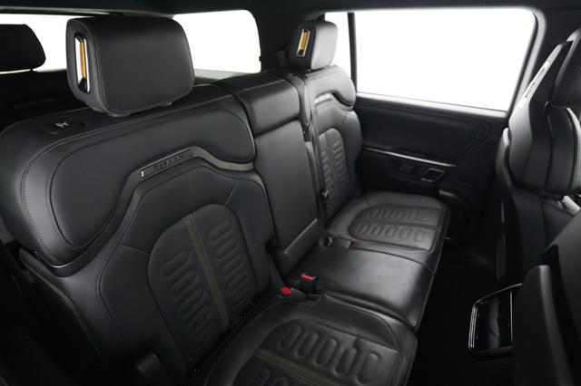 2024 Rivian R1S — photo 4 of 22