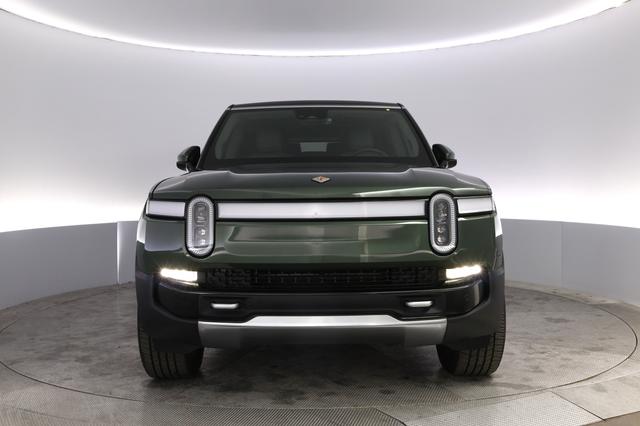 2024 Rivian R1S — photo 9 of 26