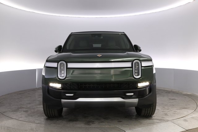 2024 Rivian R1S — photo 9 of 26