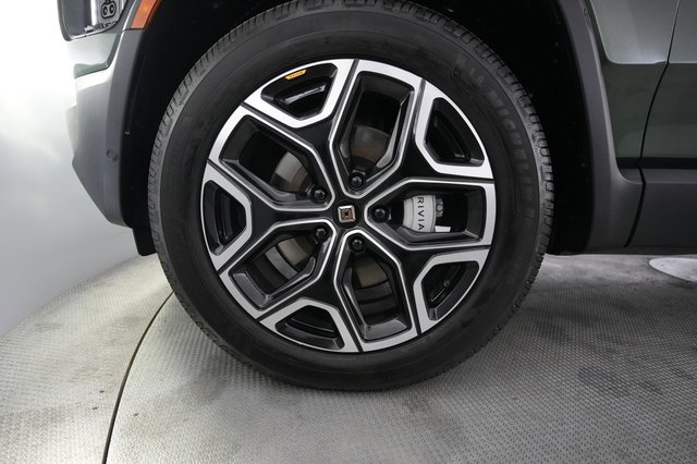 2024 Rivian R1S — photo 15 of 26